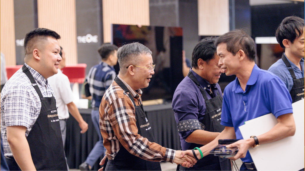 Cám ơn và tặng quà đại lý