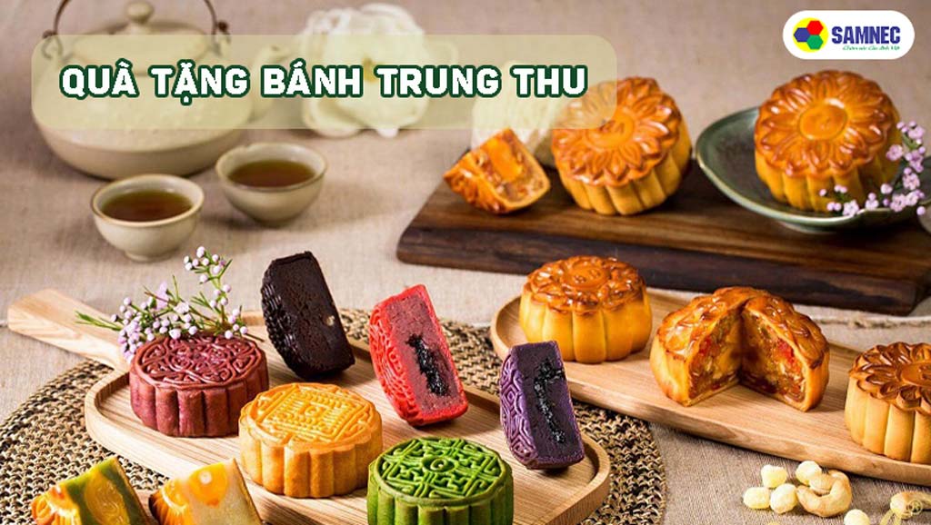 Tặng bánh Trung thu trong dịp tết đoàn viên