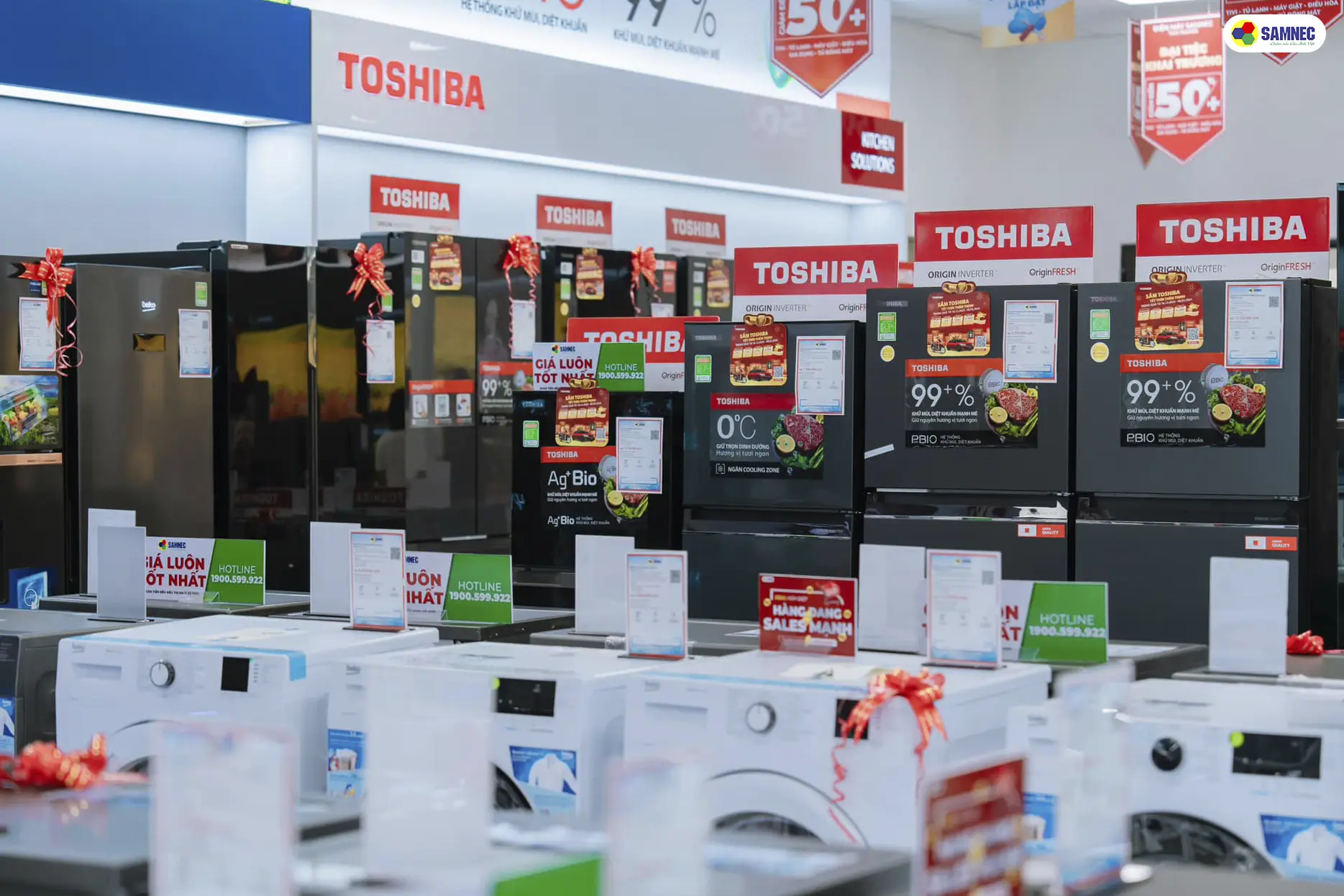 Các gian hàng trong quầy hàng đồng giá của Samnec Thủy Nguyên
