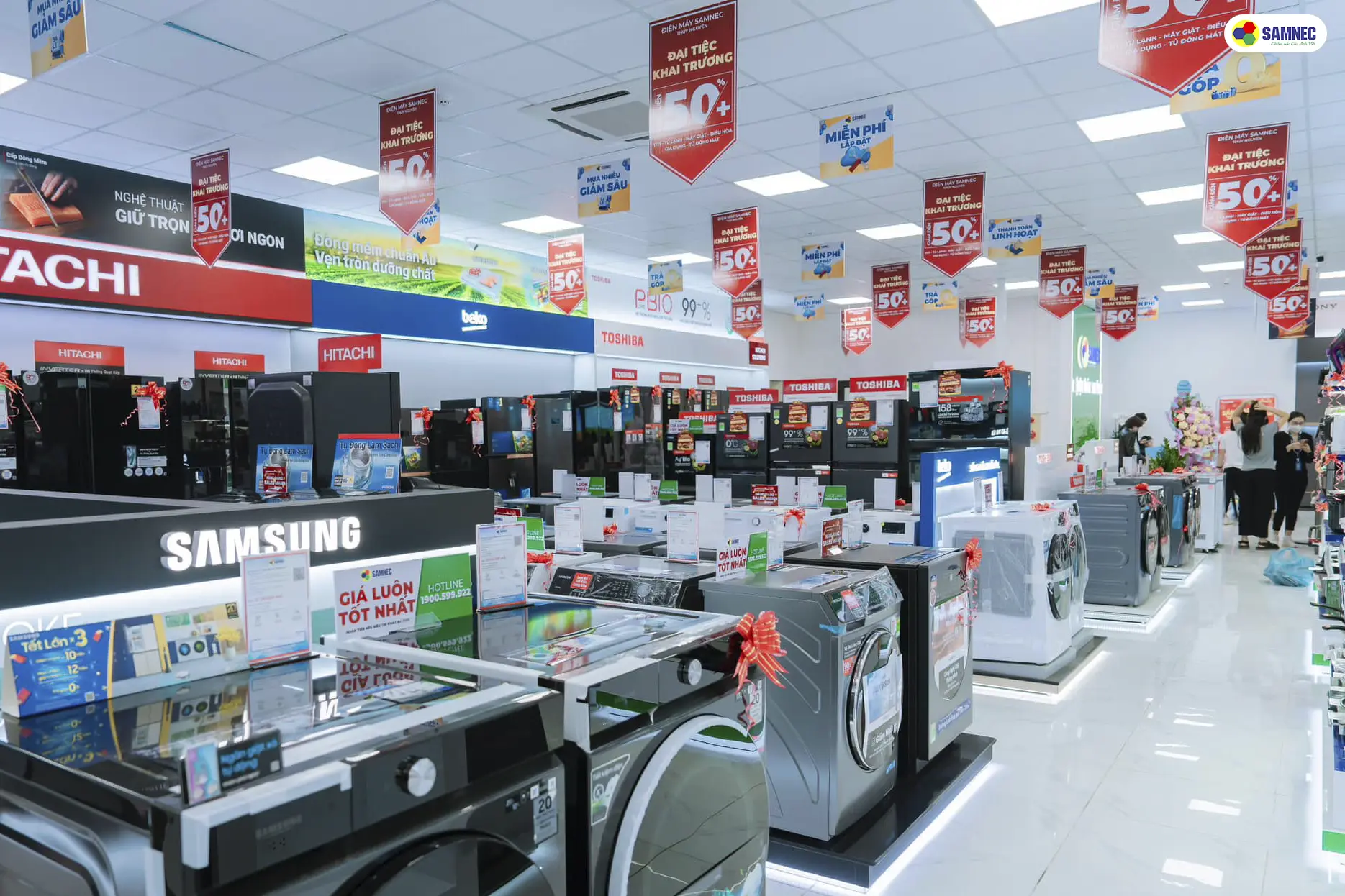 Các gian hàng trong quầy hàng đồng giá của Samnec Thủy Nguyên