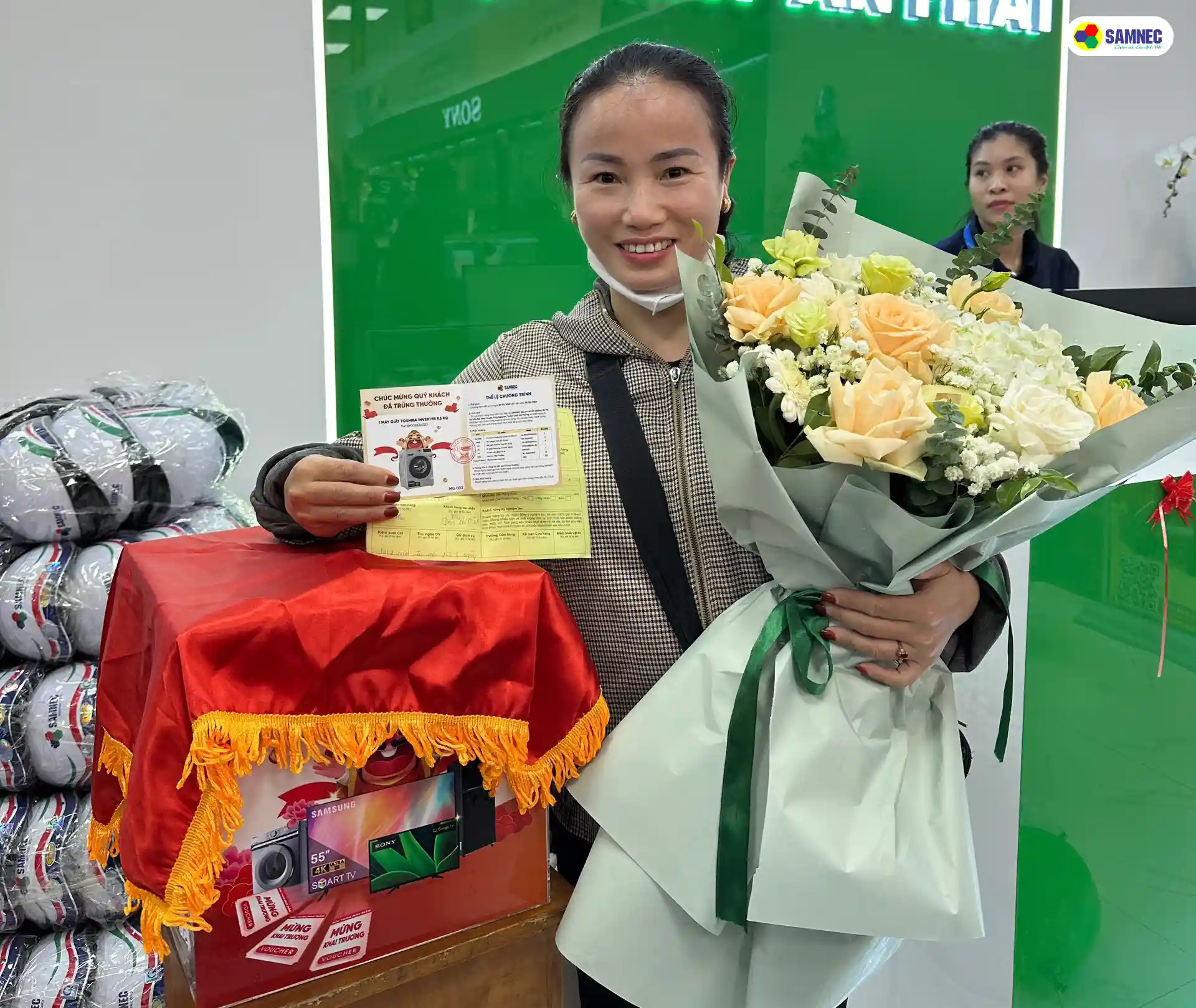 Khách hàng trúng thăm máy giặt