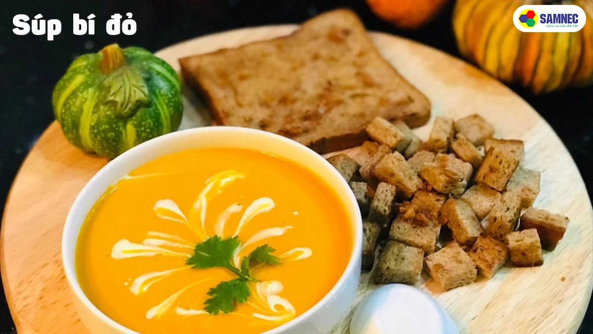 món ăn Halloween súp bí đỏ ngon mắt