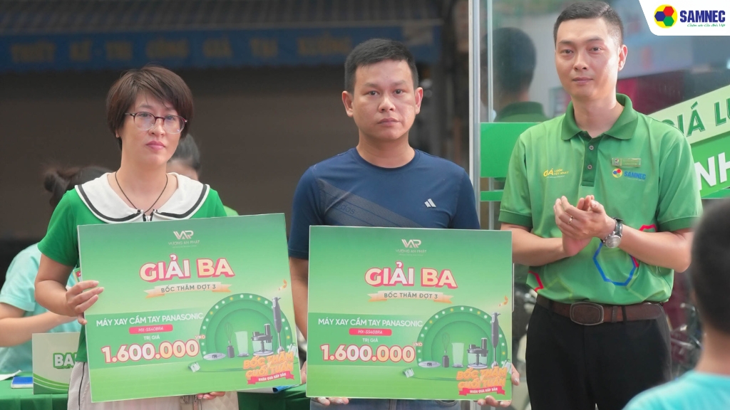 2 Giải ba: Máy xay cầm tay Panasonic