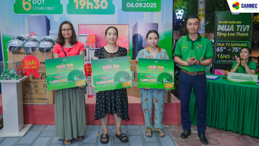 3 Giải ba: Máy xay cầm tay Panasonic MX-SS40BRA