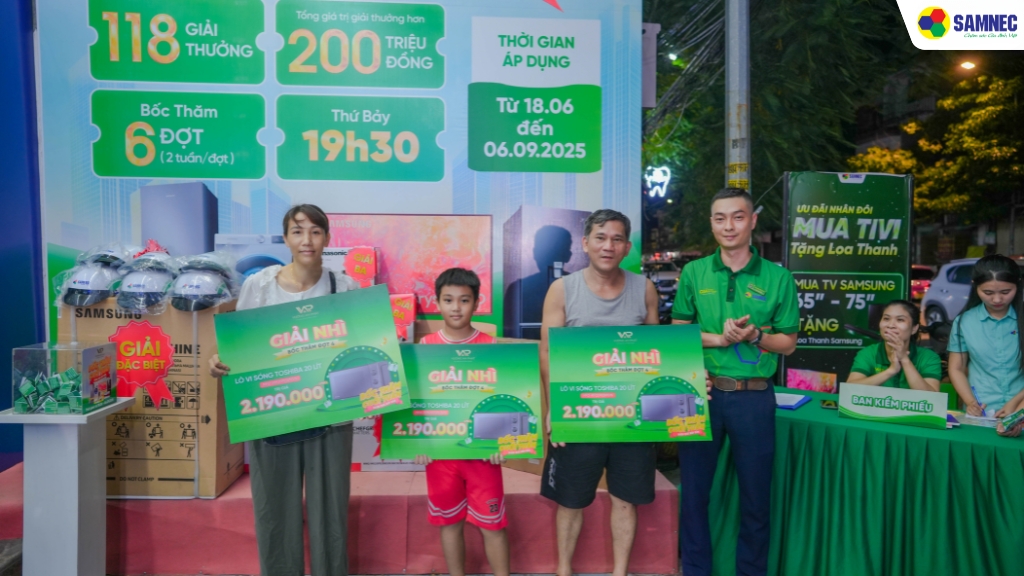 3 Giải nhì: Lò vi sóng cơ Toshiba 20L MM2-MM20PE(BM)VN