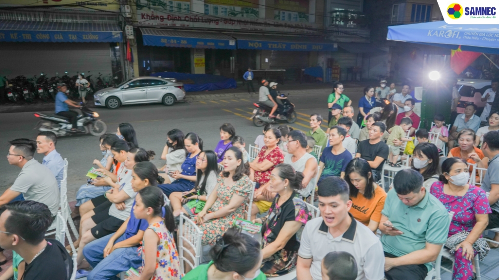 Nhiều khách hàng đã dành thời gian đến tham dự chương trình từ sớm