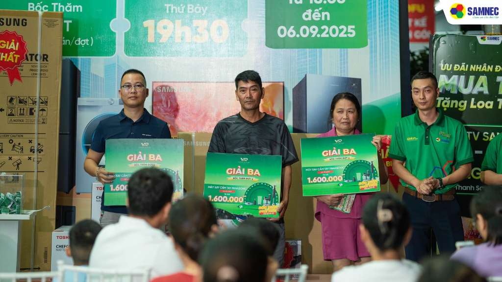 3 Giải ba: Máy xay cầm tay Panasonic MX-SS40BRA