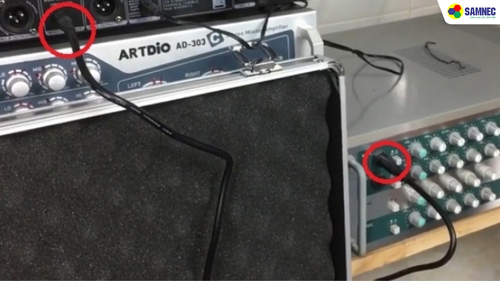 Vặn Volume của amply về mức thấp nhất