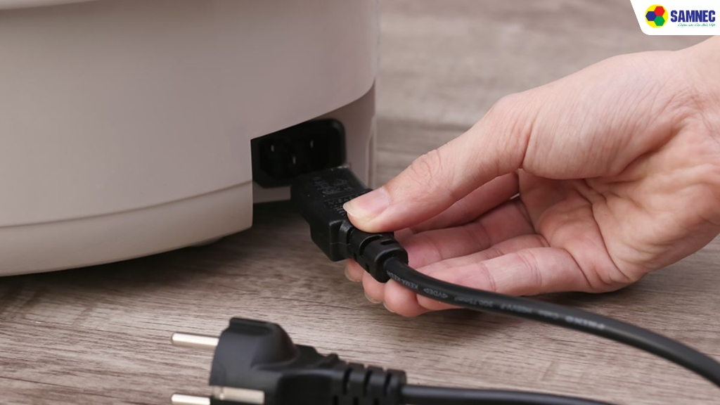 Cắm phích điện đúng trình tự