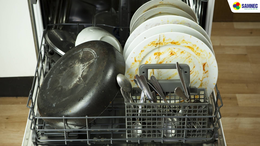 Sắp xếp bát đĩa một cách hợp lý