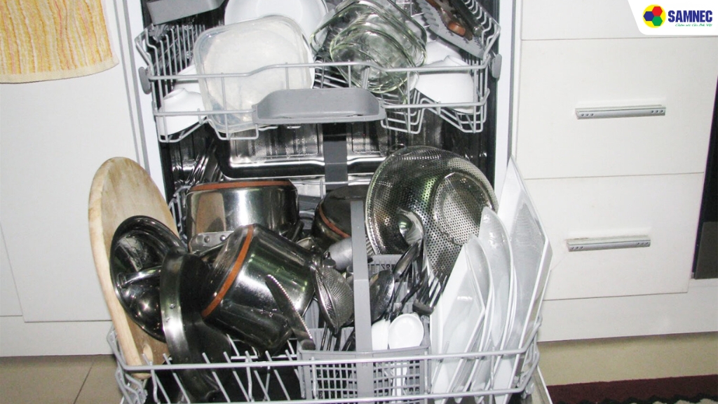 Không xếp bát đĩa quá đầy