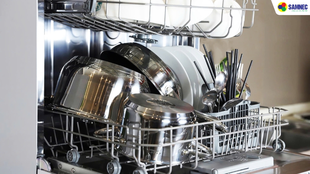  Bạn nên xếp gì ở giá dưới cùng của máy rửa bát