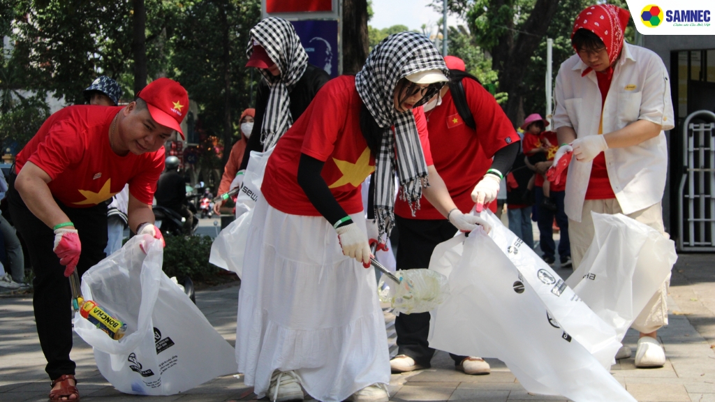 Giữ gìn vệ sinh chung và không xả rác bừa bãi tại khu vực diễu binh