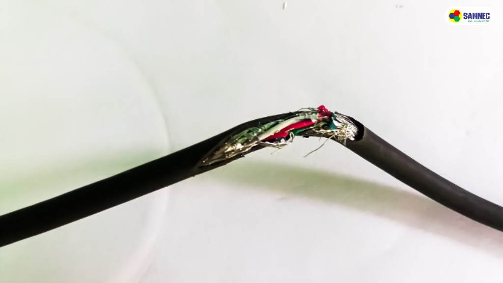 Kiểm tra đường dây nguồn cấp cho quạt của máy giặt