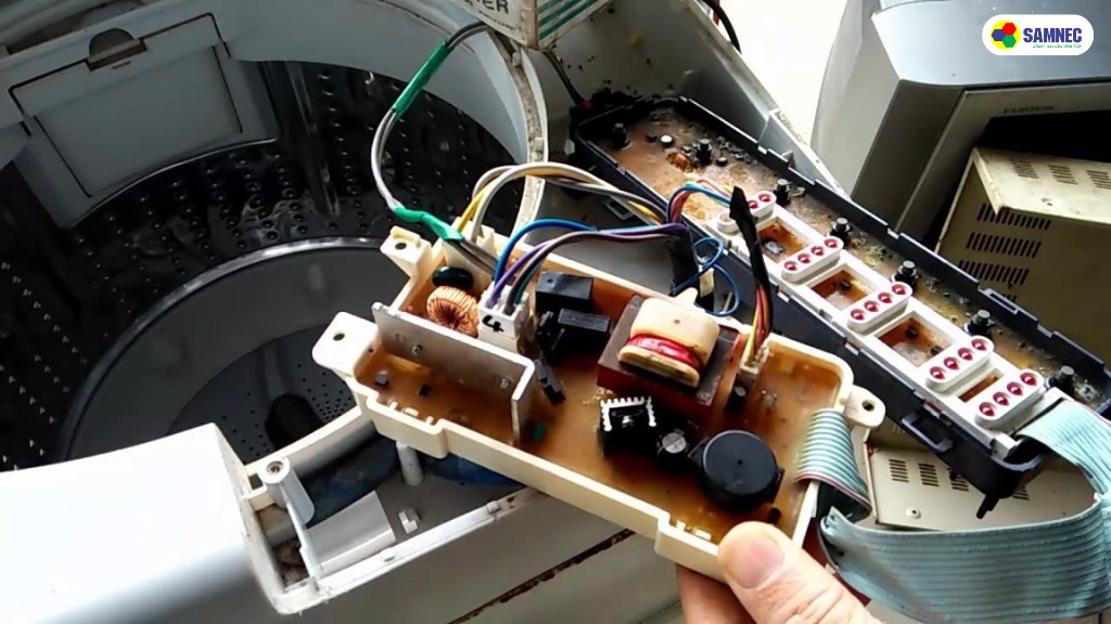 mạch điều khiển của máy giặt Toshiba bị lỗi