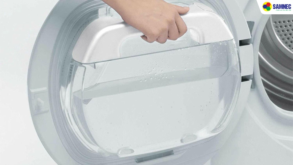 Vệ sinh ngăn chứa nước
