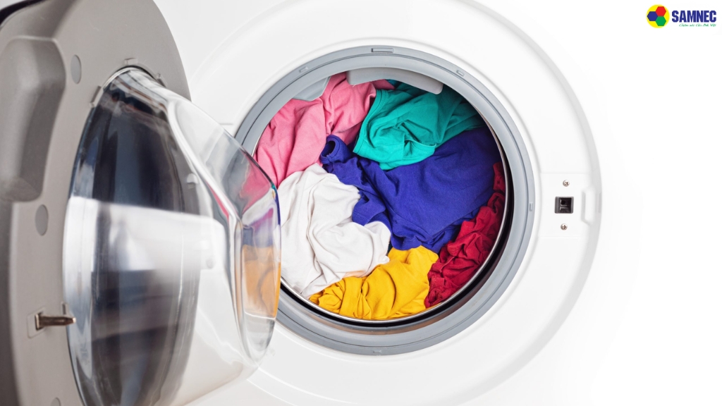 Tránh sấy quá nhiều quần áo cùng lúc