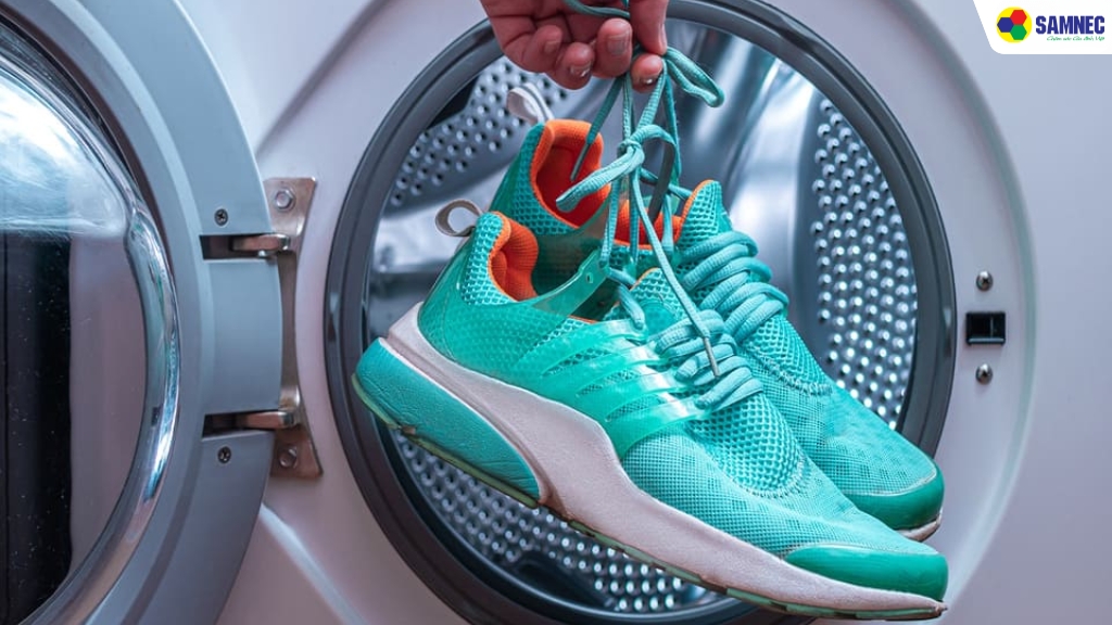Sấy giày bằng máy sấy quần áo có làm hỏng máy không
