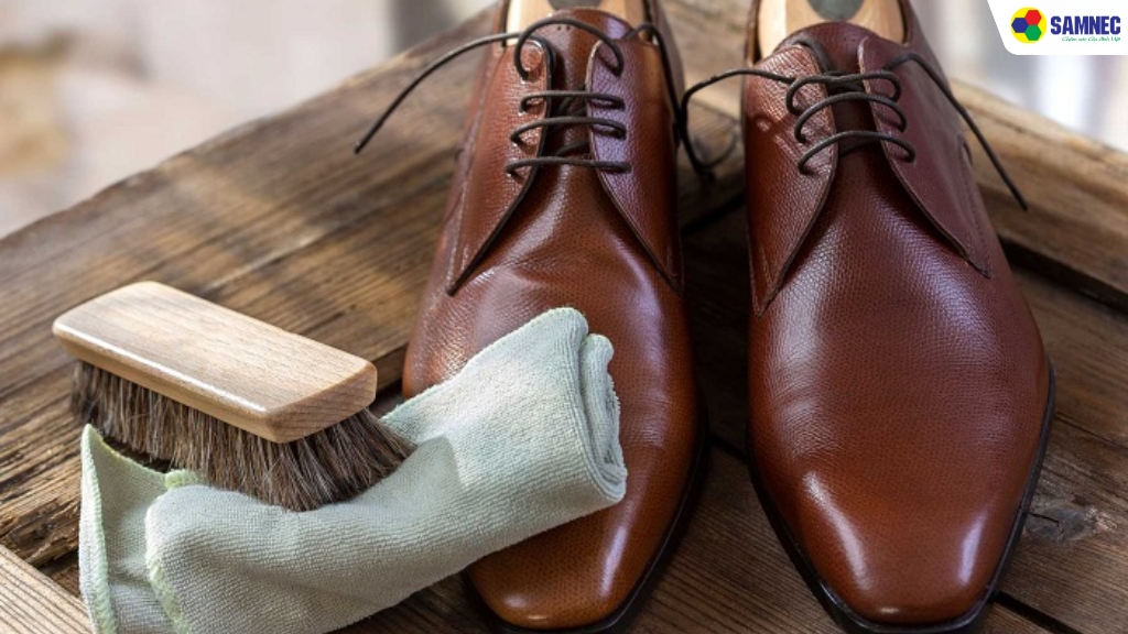 Giày không nên sấy bằng máy sấy quần áo