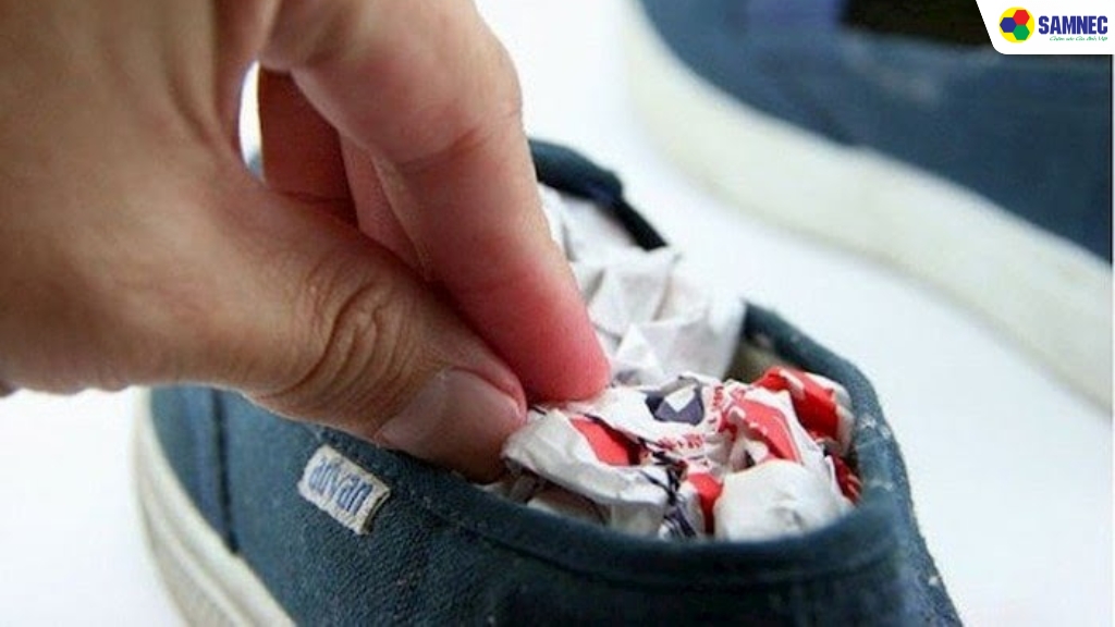 Chuẩn bị giày trước khi sấy