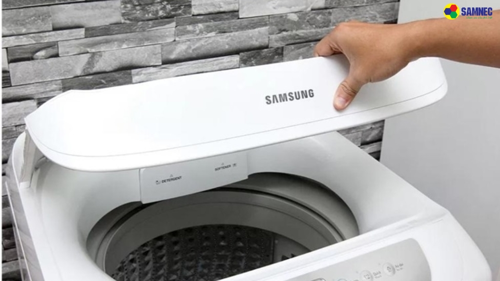 Nắp máy giặt chưa đóng hoặc công tắc cửa bị hỏng