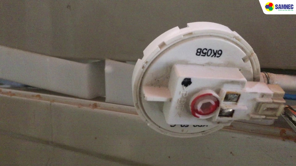 Kiểm tra và vệ sinh phao áp suất