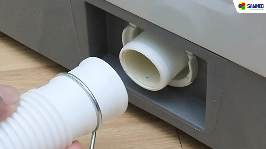 Đường ống thoát nước bị tắc hoặc gập