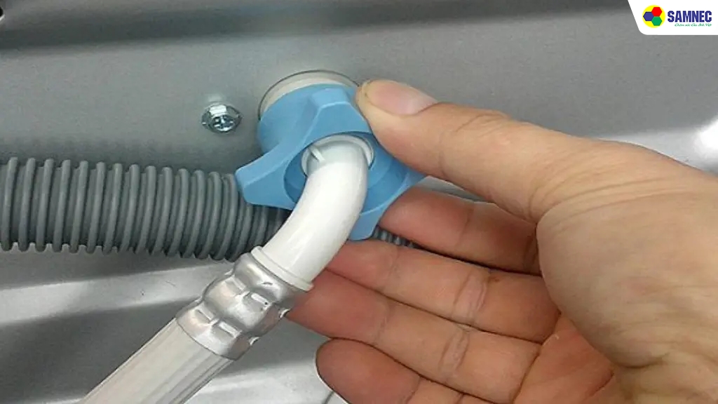 Kiểm tra hệ thống ống nước kết nối