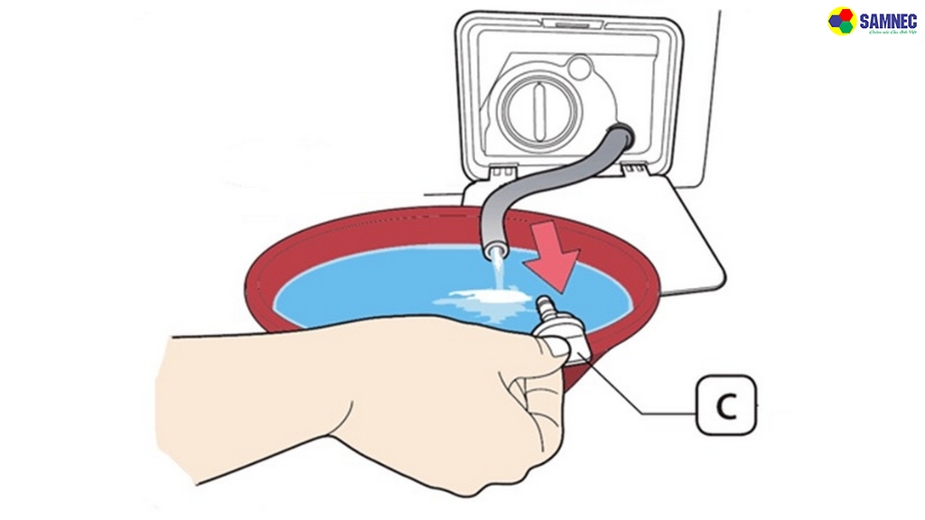 Bước 5: Mở ống thoát nước khẩn cấp