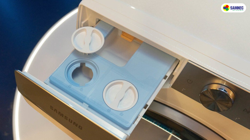 Vì sao cần vệ sinh ngăn chứa bột giặt và nước xả vải máy giặt Samsung