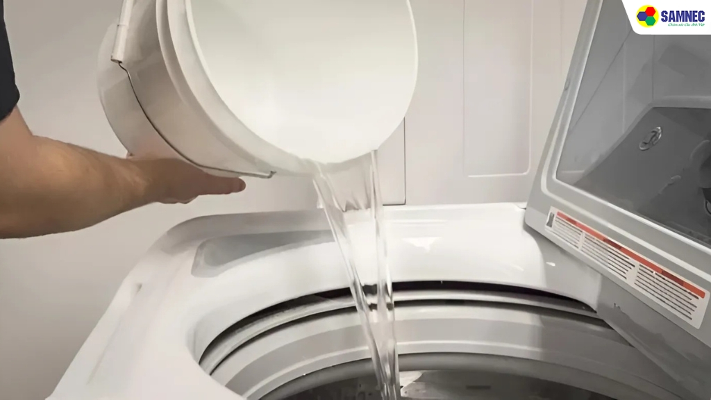 Khi nào nên tự đổ nước vào máy giặt?