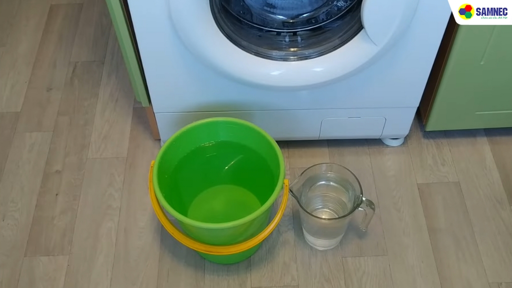 Đổ lượng nước phù hợp