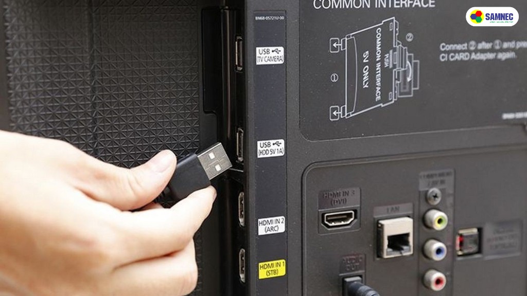 Đầu nối cắm lỏng lẻo, không vào nguồn hoặc dây kết nối bị hư hỏng