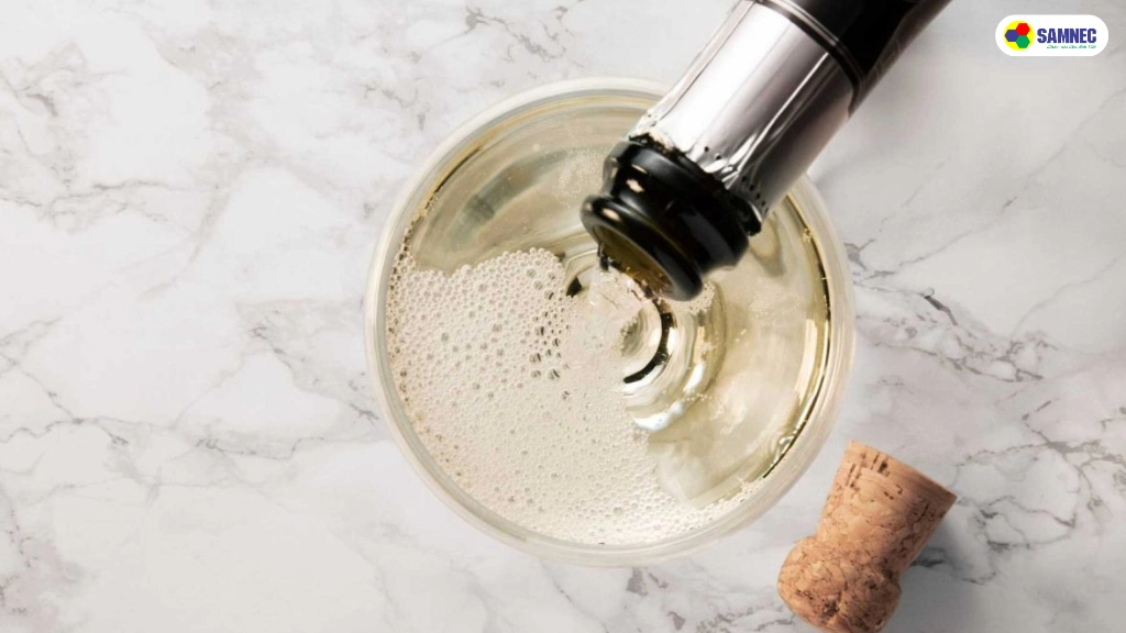 cách khử mùi tủ lạnh lâu ngày không dùng bằng rượu