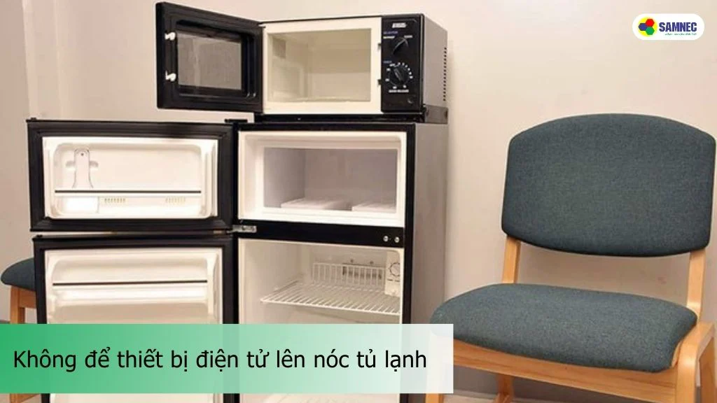 Không để thiết bị điện tử trên nóc tủ lạnh