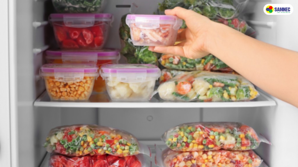 Sắp xếp ngăn chứa và đặt thực phẩm vào tủ lạnh