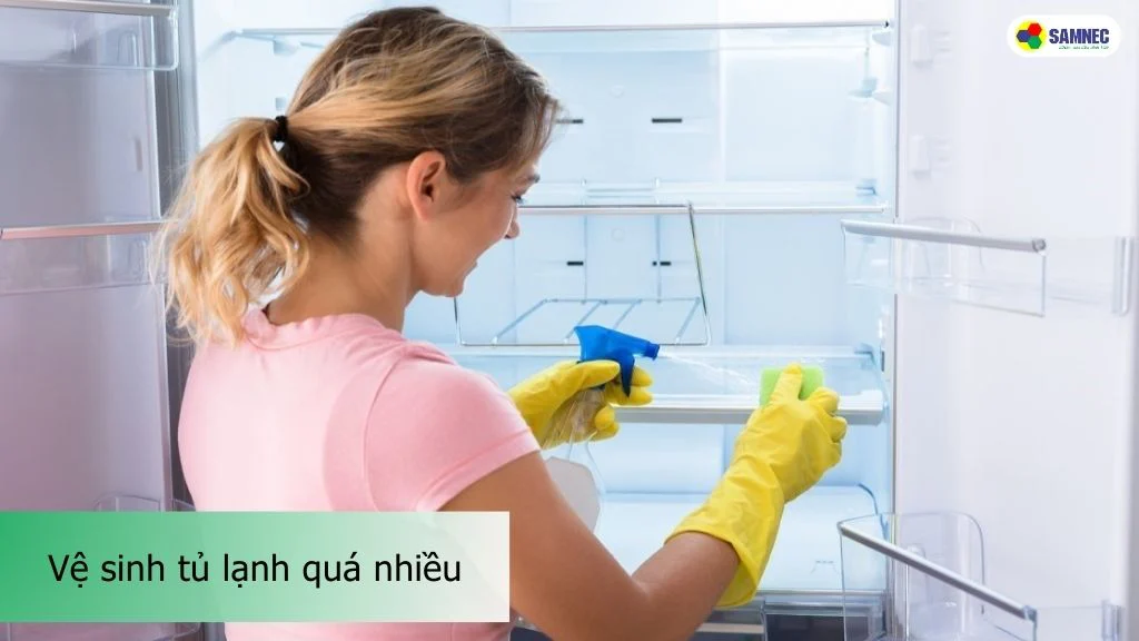vệ sinh tủ lạnh sai cách