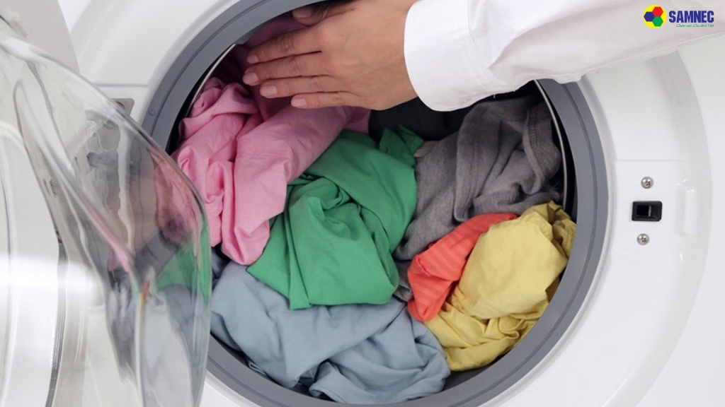 Do quá nhiều đồ giặt hoặc đồ giặt phân bố không đều