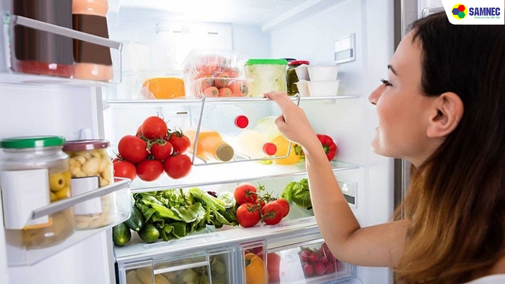  Dọn dẹp thực phẩm bên trong tủ