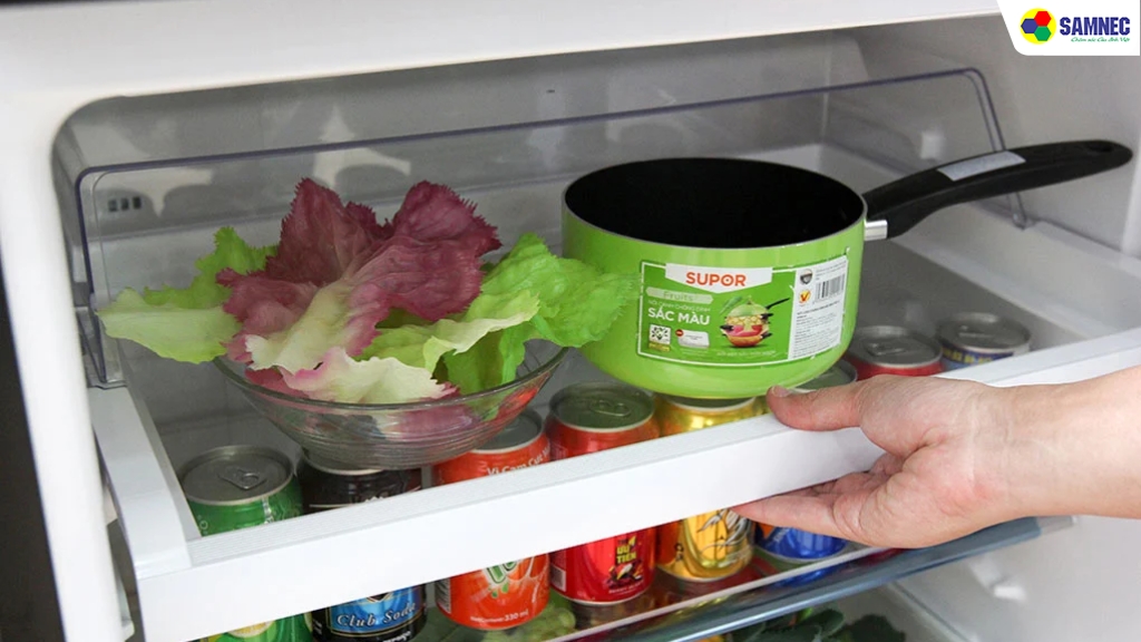 Tháo và vệ sinh khay kệ