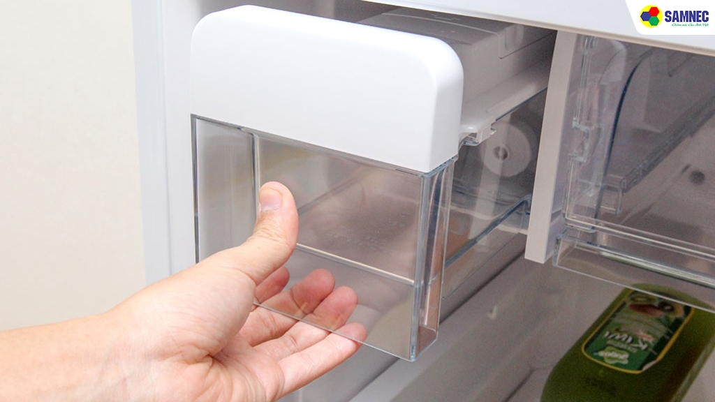 Vệ sinh hộp chứa nước