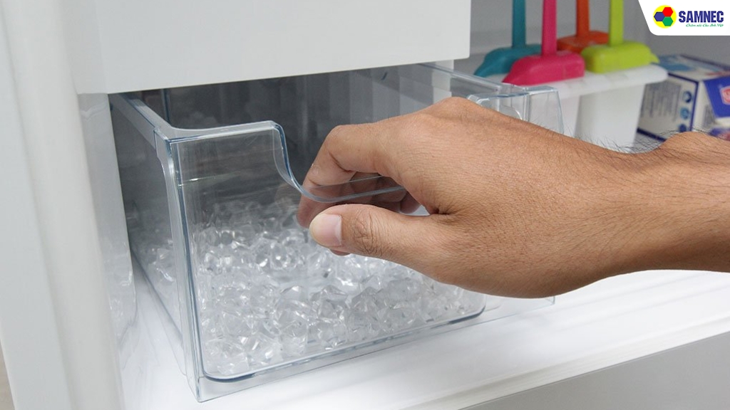 Vệ sinh hộp chứa đá
