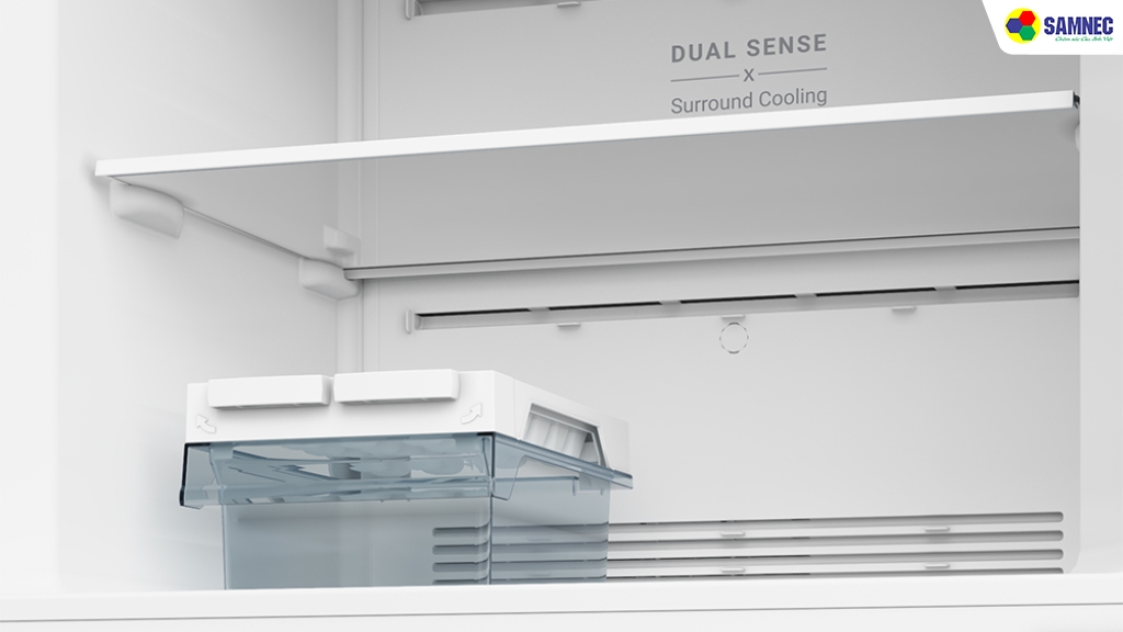 Tủ lạnh Hitachi HRTN6379SUVN có khay đá tiện dụng