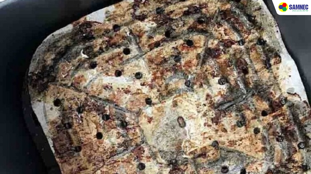  Không dùng giấy thấm dầu khi sử dụng nồi chiên không dầu