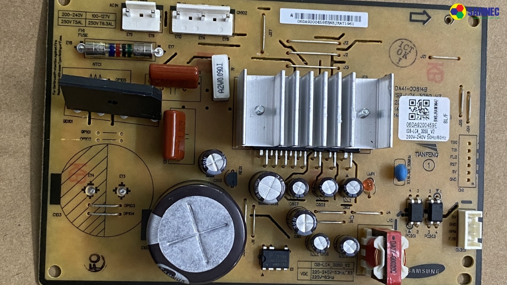 Tủ lạnh báo lỗi nháy đèn 3 lần trên bo công suất