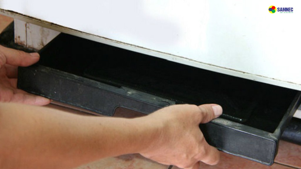 khay nước bị lệch