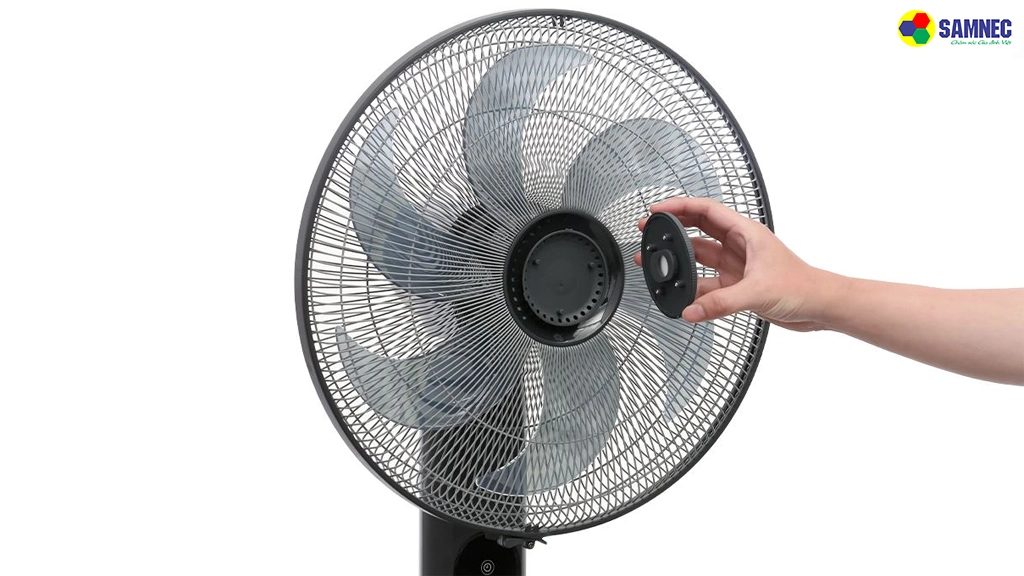 Quạt đứng 6 cánh Philips CX1520/01- Ngăn chứa tinh dầu