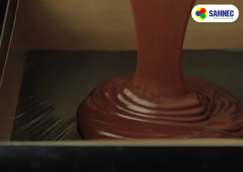 Đổ khuôn nama chocolate