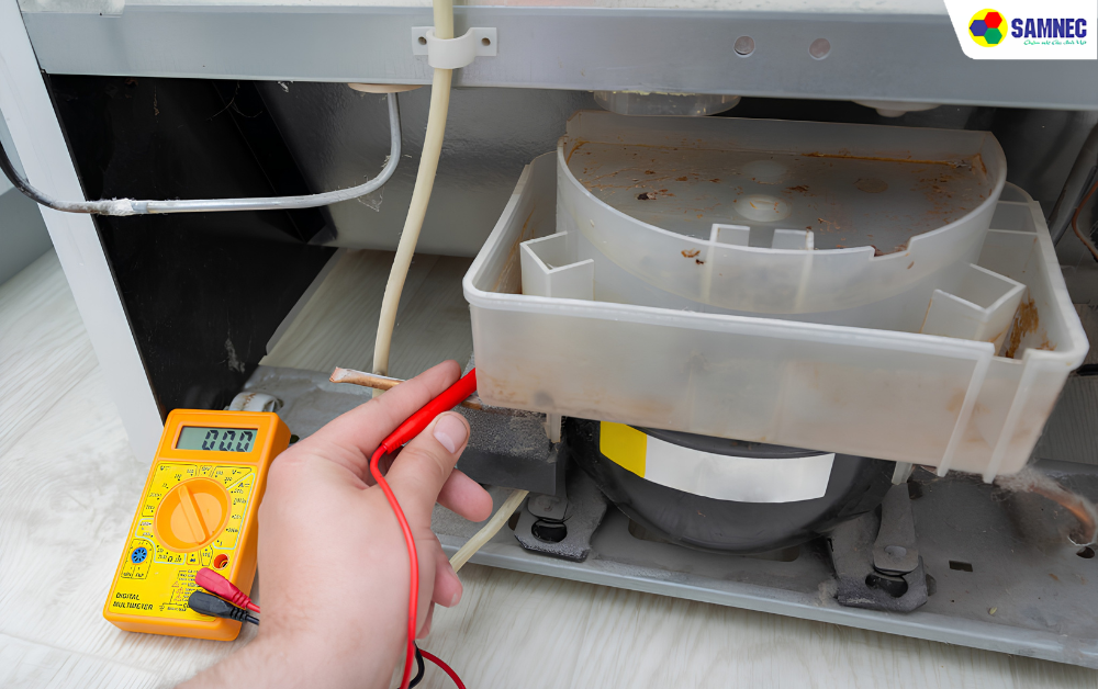 Khay chứa nước phía sau tủ gặp sự cố
