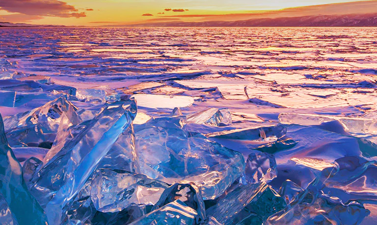 Khung cảnh tuyệt đẹp của hoàng hôn và sông băng.